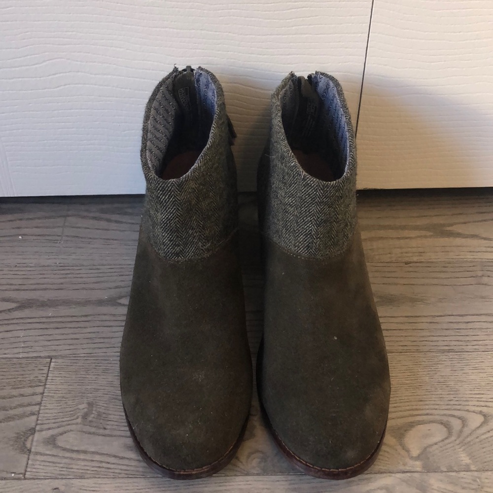 TOMs green ankle bootie with stacked heel